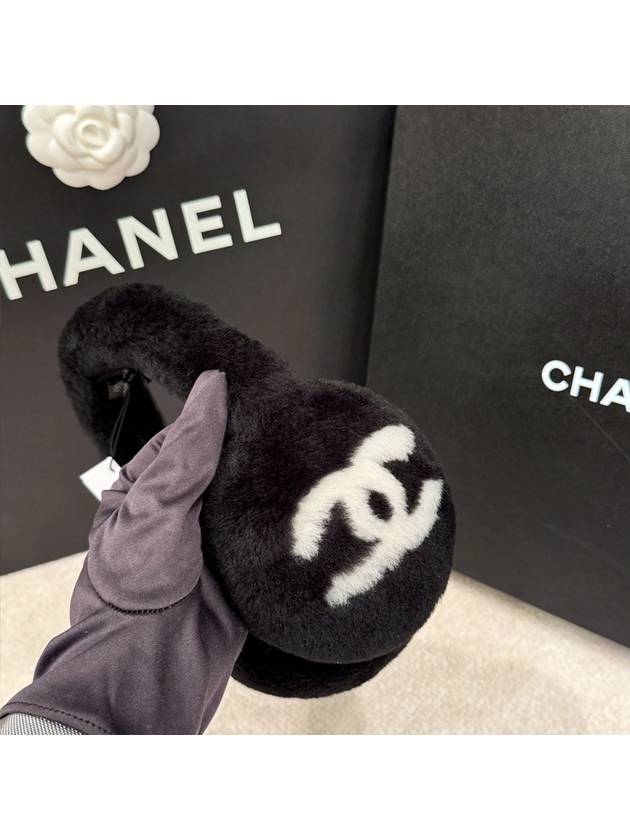 샤넬 이어머프 시어링 램스킨 귀마개 블랙 화이트