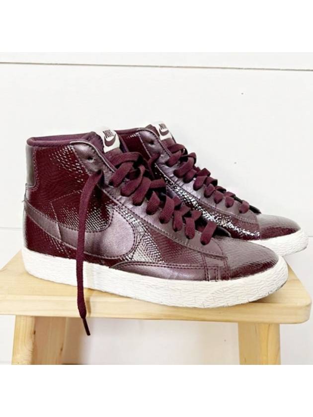 01-685225-600-나이키-스폐셜프리미엄-블레이져미드레더프리미엄-버건디뱀피