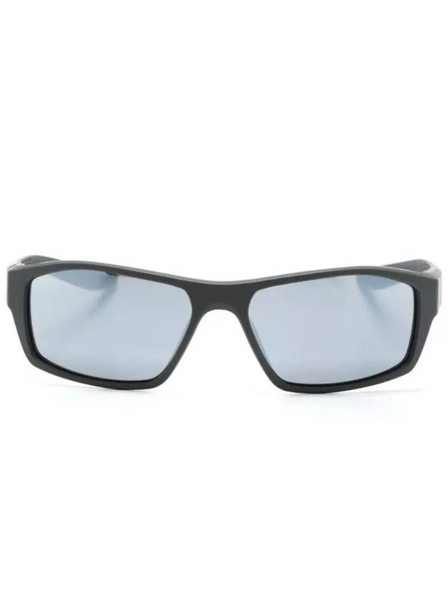 나이키 브라젠 퓨얼 직사각 프레임 선글라스 FJ1985