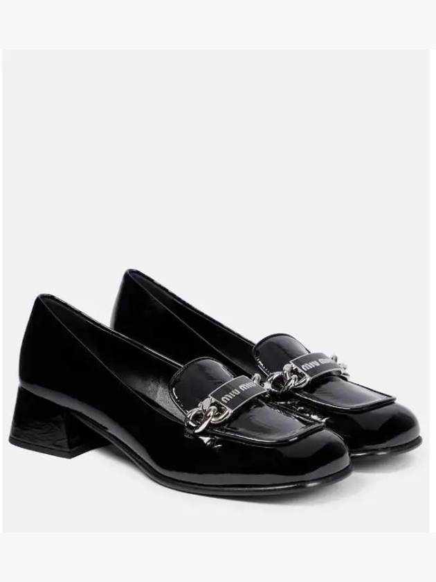 미우미우 페이턴트 레더 로퍼