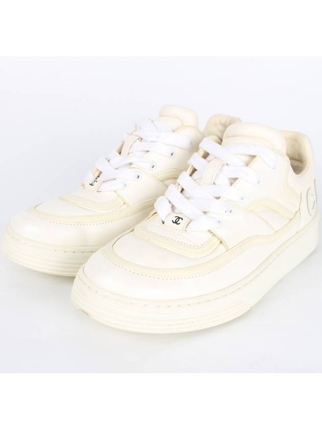 샤넬 백로고 화이트 스니커즈 37 240