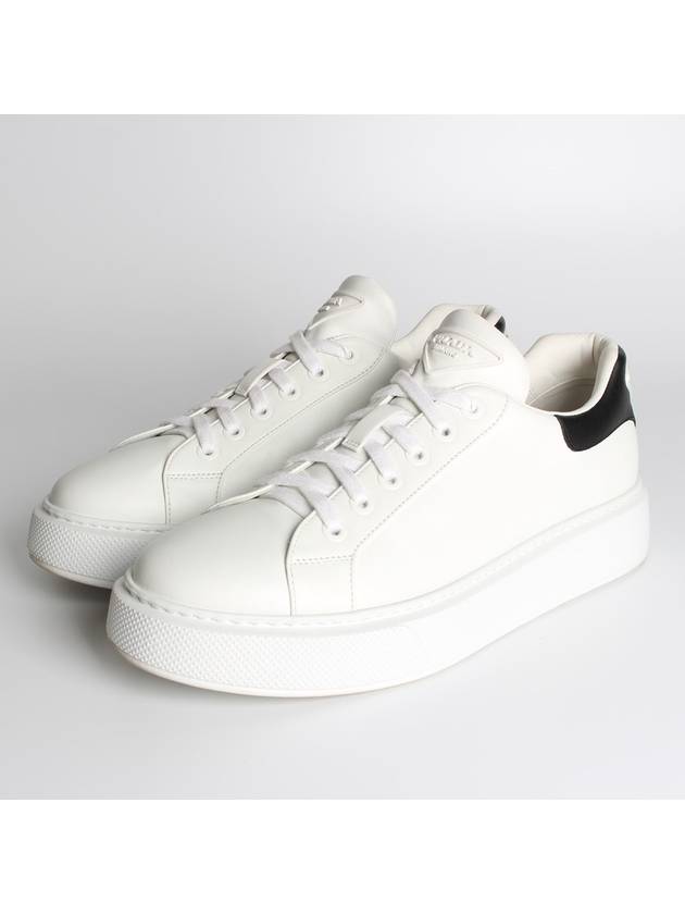 프라다 삼각로고 가죽 스니커즈 화이트 9 280