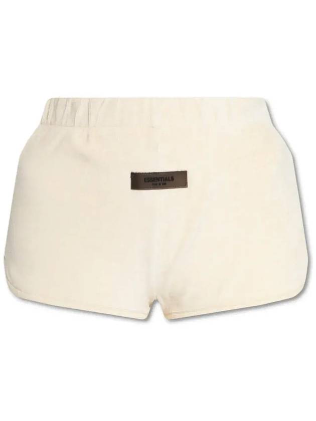 Fear Of God Essentials 로고 패치 벨루어 쇼츠 160SU223020FW0_EGGSHELL
