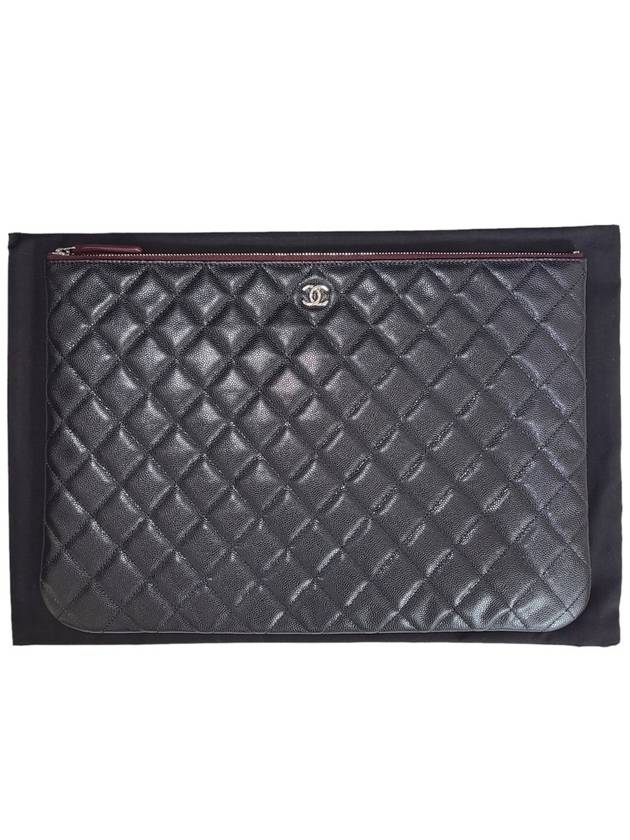 샤넬 클래식 캐비어 클러치 라지 블랙 은장 A82552 B01480 C3906