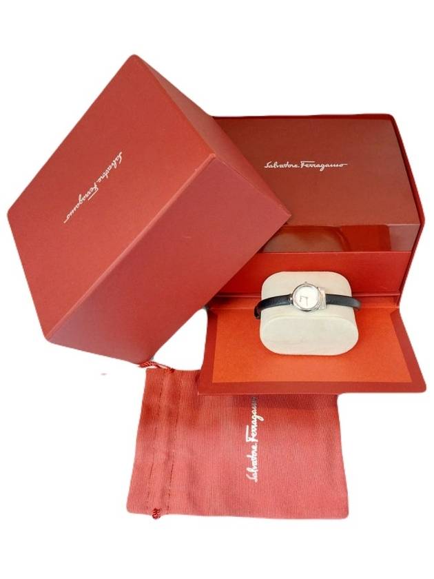 페라가모 FERRAGAMO 블랙 은장 간치니 23mm 자개판 미니 여성 가죽시계