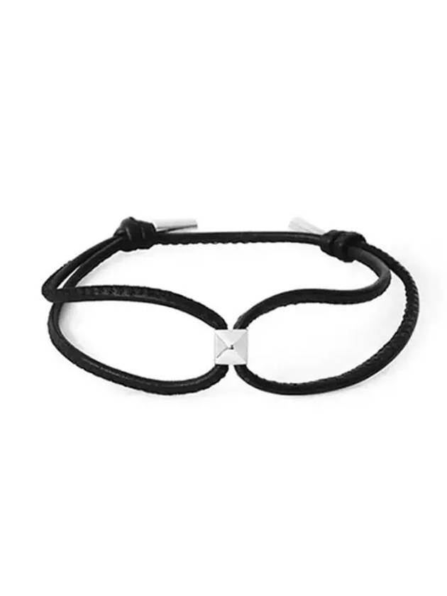 발렌티노 락스터드 메탈 팬던트 매듭 디테일 레더 팔찌 블랙