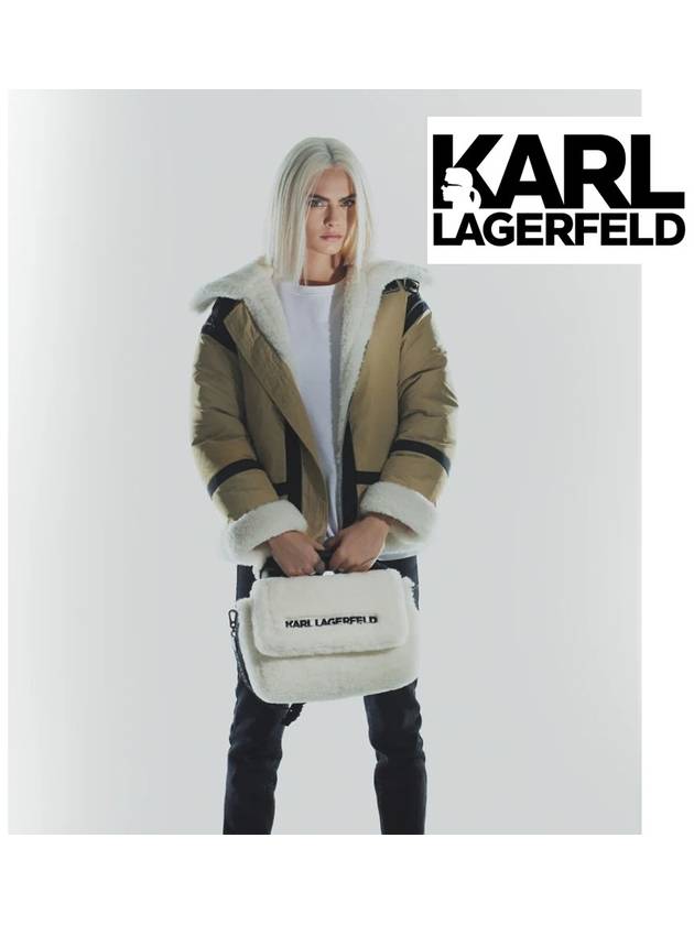 칼라거펠트 가방 KL X CD 시어링 양모 탑 핸들백 226W3015