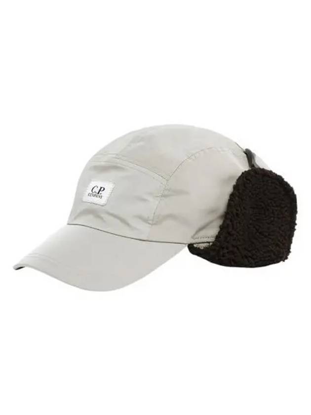 C.P. 컴퍼니 크롬 R 이어플랩 캡 실버 세이지 브라운 23FW C.P. Company Chrome R Earflap Cap Silver Sage Brown 23FW