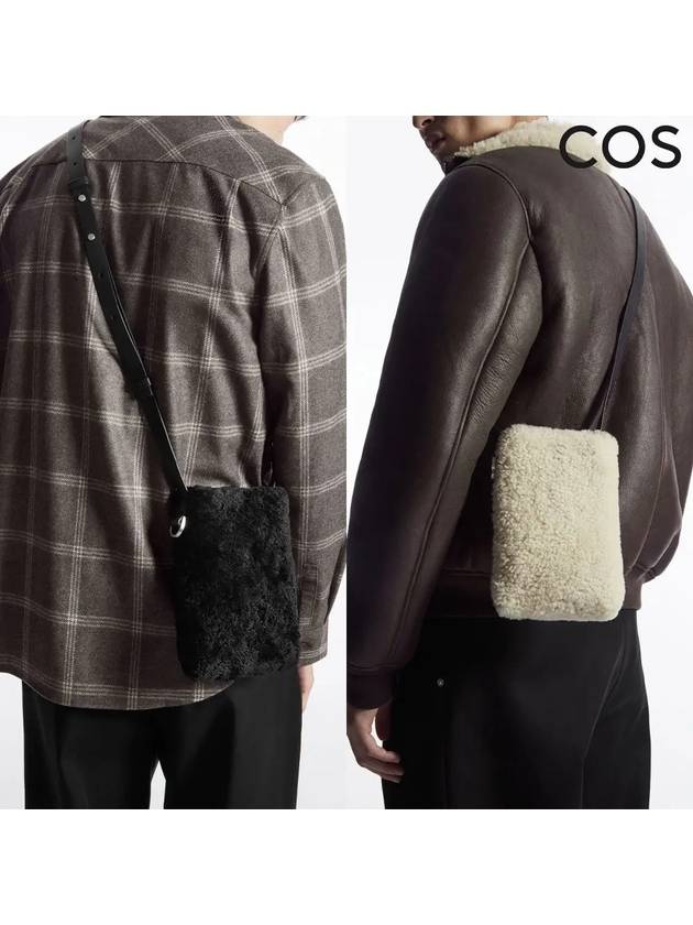 코스 가방 남성 시어링 털 플리스 크로스바디 숄더백 아이보리 블랙