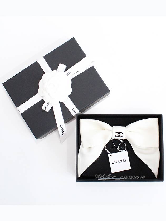 샤넬 리본 바레뜨 실크 트윌 헤어핀 에크루 화이트 AA9854 B15898 NV652