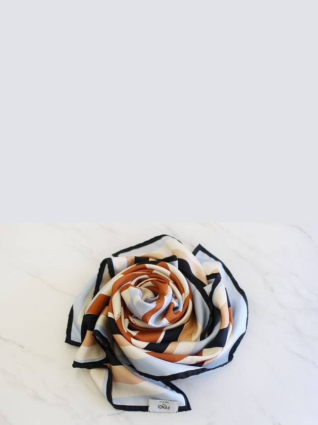 펜디 페퀸 실크 스카프 블루 브라운 FXT091