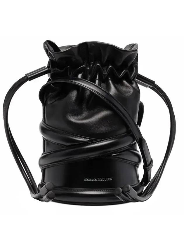 알렉산더 맥퀸 소프트 커브 버킷 크로스 백 블랙