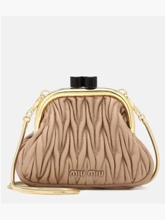 미우미우 MIU BELLE 미니 마틀라세 레더 클러치