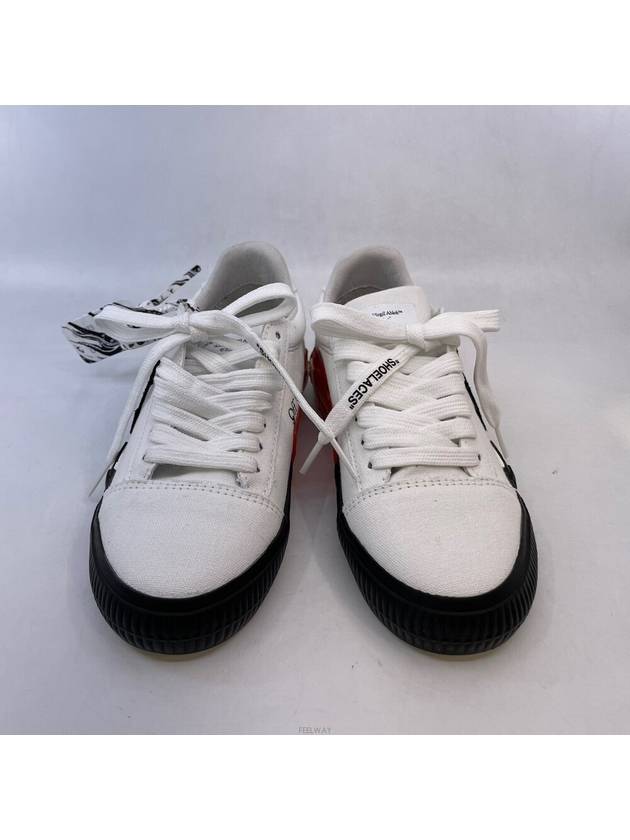 오프화이트 여성 스니커즈