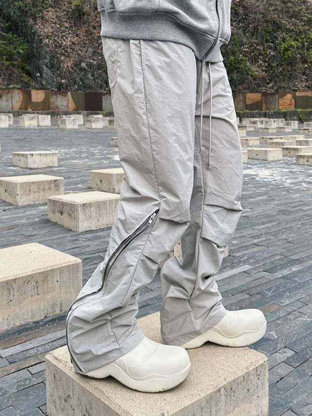 클라코 나일론 오블리크 백 지퍼 팬츠 크림