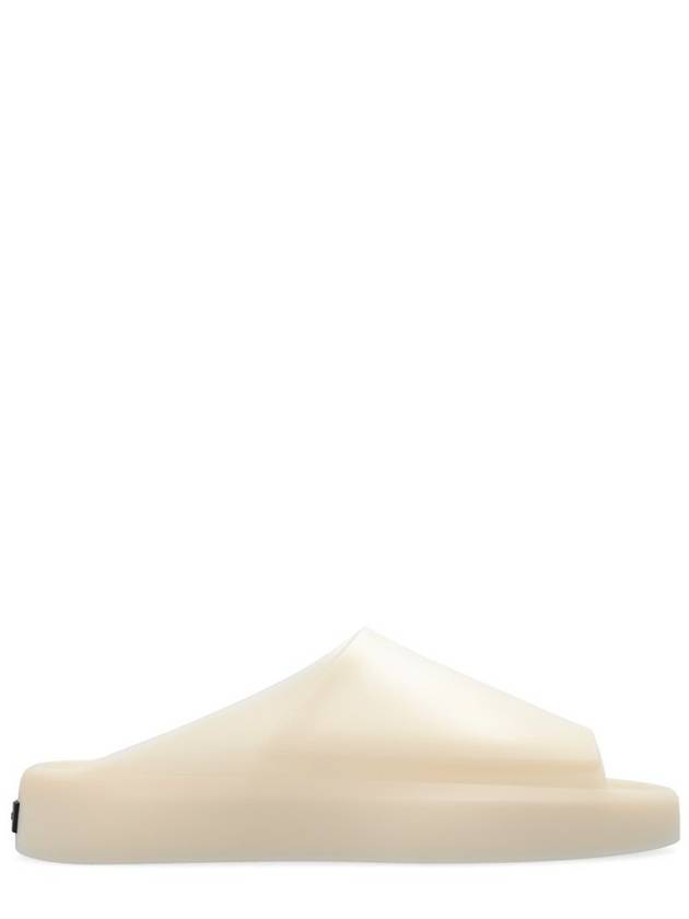 Fear of God Los Feliz 슬라이드