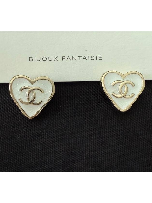 샤넬 25SS CC로고 하트귀걸이 ABF315