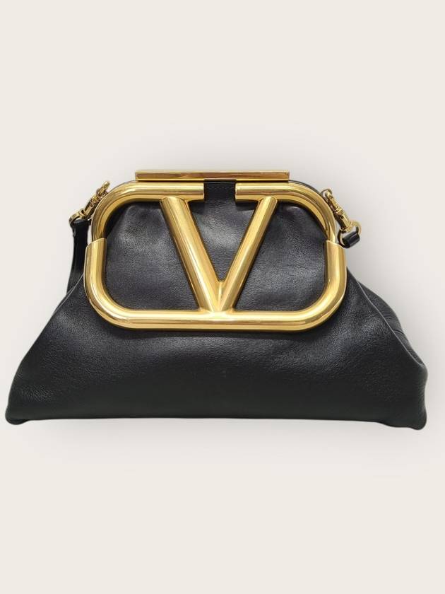 발렌티노 블랙 레더 슈퍼비 금장 클러치 숄더백