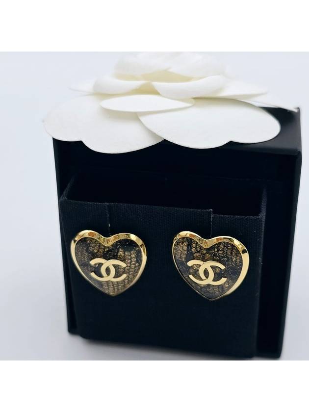 샤넬 CC 로고 하트 귀걸이 블랙 골드 이어링 ABE711