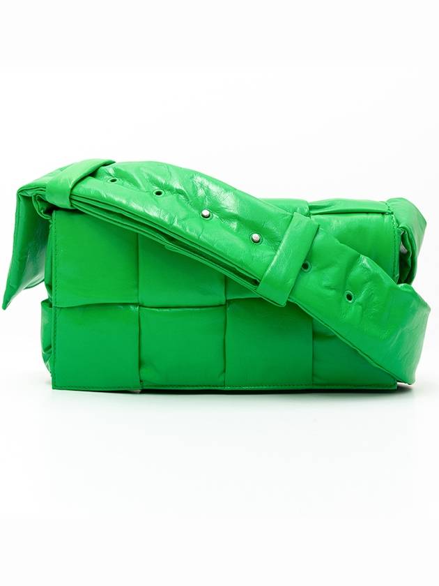 보테가베네타 카세트 인트레치아토 테크 패딩 크로스 백 패러킷