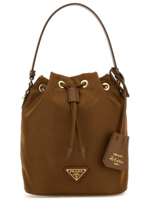 프라다 리에디션 1978 리나일론 미니 버킷 백 브라운