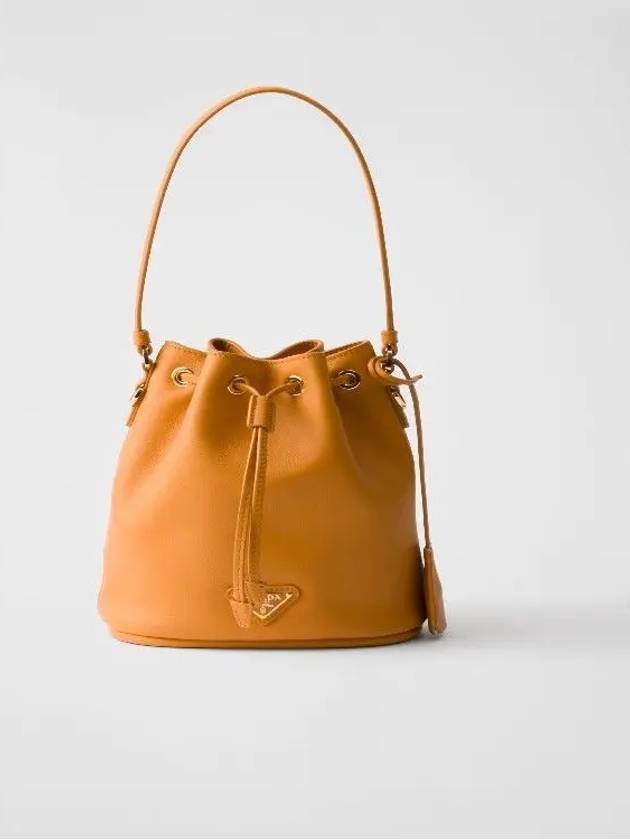 프라다 리에디션 1978 리나일론 미니 버킷 백 앰버