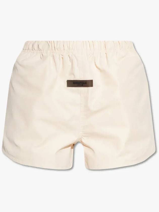 Fear Of God Essentials 로고 패치 드로스트링 웨이스트 쇼츠 160SU224030FF_EGGSHELL