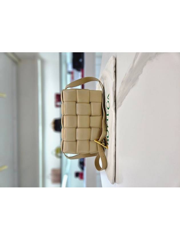 보테가베네타 패디드 카세트백 591970 오트밀 여성 가방