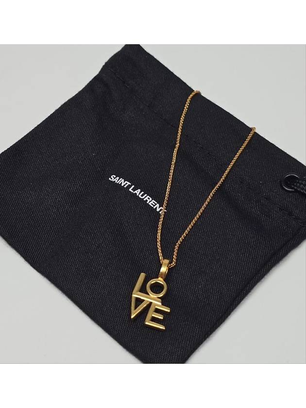 생로랑 LOVE 레터링 펜던트