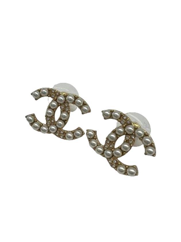 샤넬 CC 로고 진주 스터드 귀걸이 골드