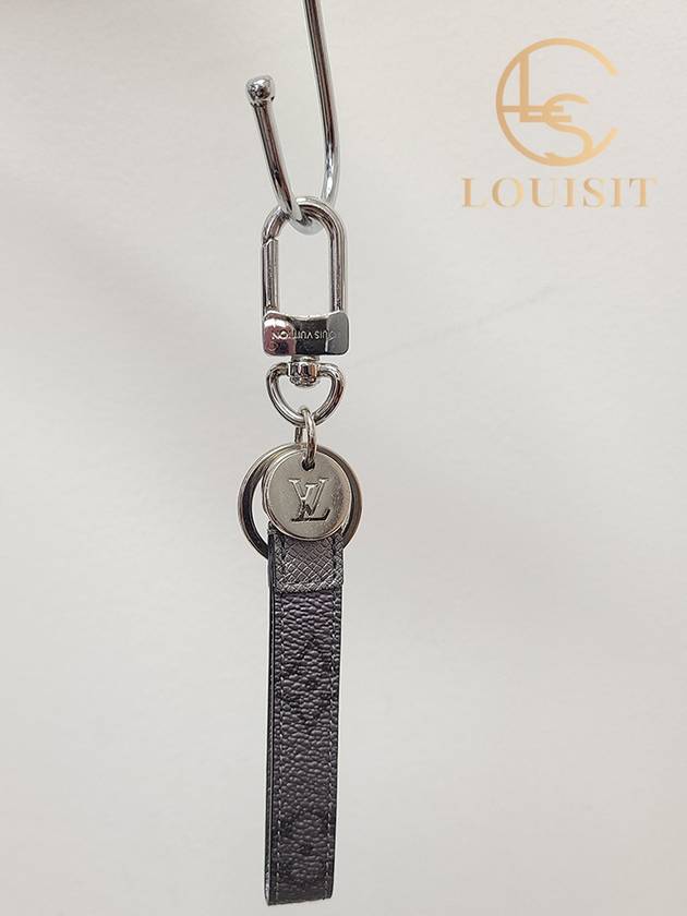 루이비통 실버 모노그램 슬림 드라곤느 백참 키홀더