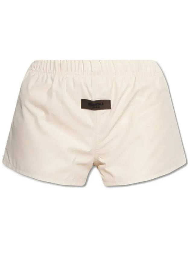 Fear Of God Essentials 로고 패치 쇼츠 160SU225070FW0_EGGSHELL