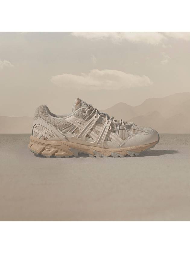 아식스 젤 소노마 15-50 크림 오트밀 1201A818-100(230-250mm)