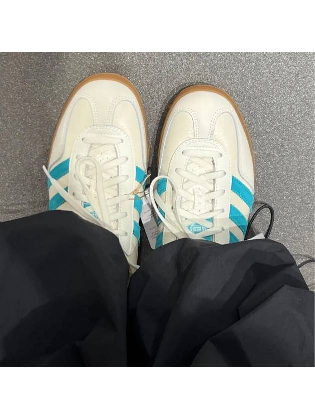 아디다스 오리지널스 가젤 인도어 화이트 블루 JI2583