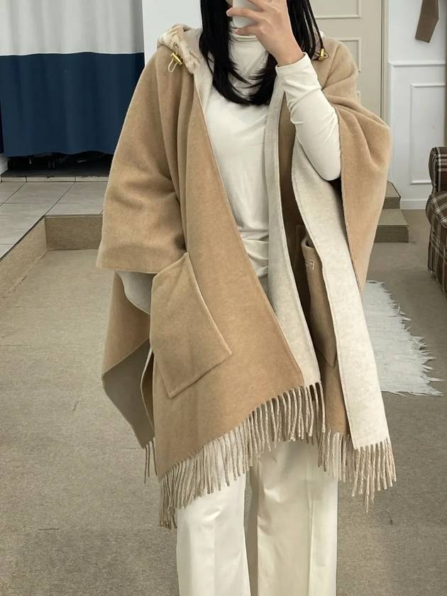 24FW 펜디 여성 울 캐시미어 판초 베이지 FXT497