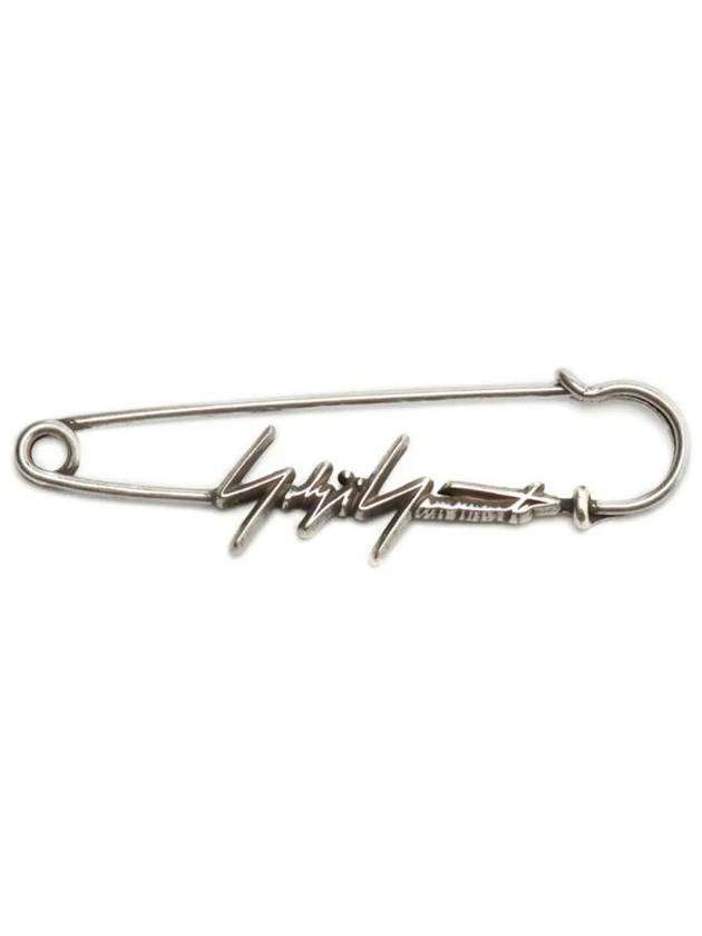 요지야마모토 로고 장식 브로치 HPA07965