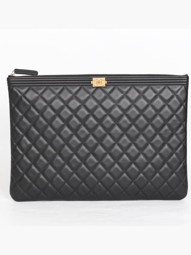 샤넬 보이 클러치 램스킨 라지