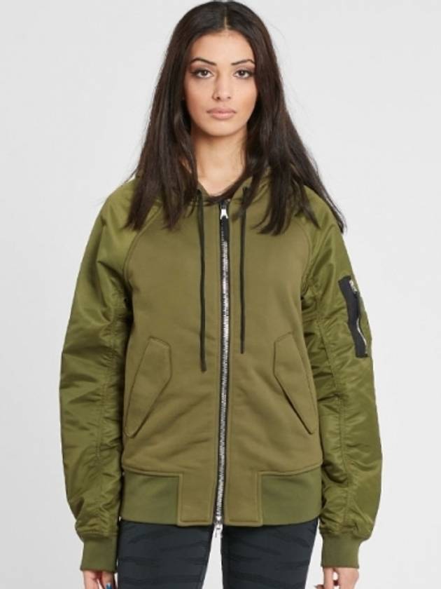 01-923836-395-나이키랩우먼스-스폐셜프리미엄-믹시드패브릭봄버자켓-올리브