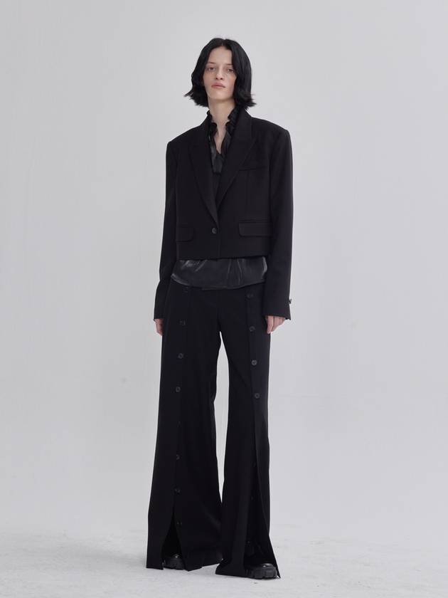 라이 정사각 실루엣 옆선 버튼 디테일 크롭 자켓 블랙