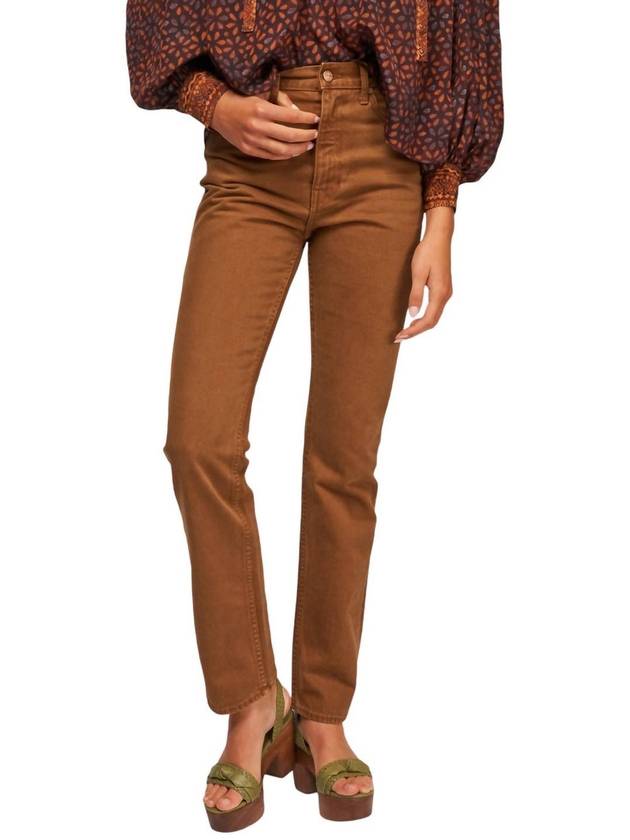 엄버 워시를 입은 애그네스 진 Agnes Jean In Umber Wash