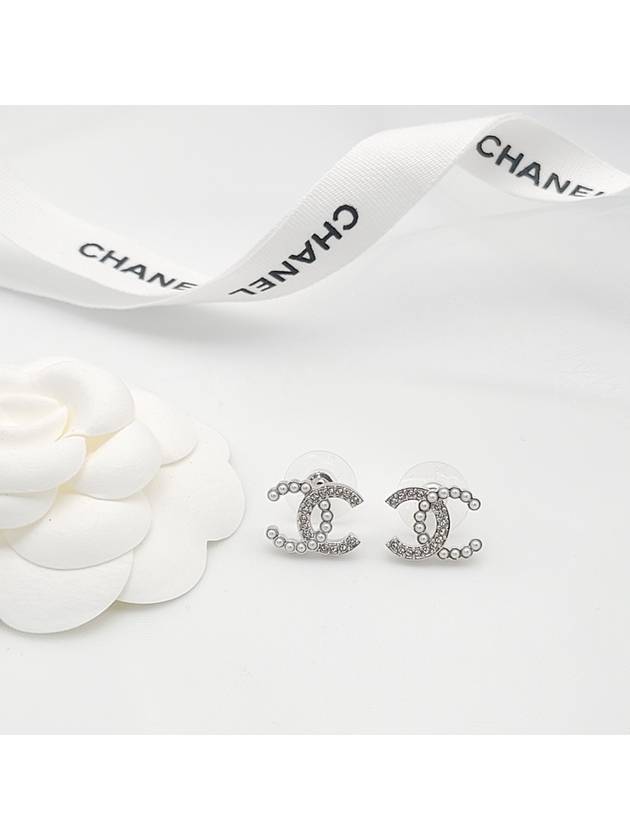 샤넬 25C 하프 진주 크리스탈 귀걸이