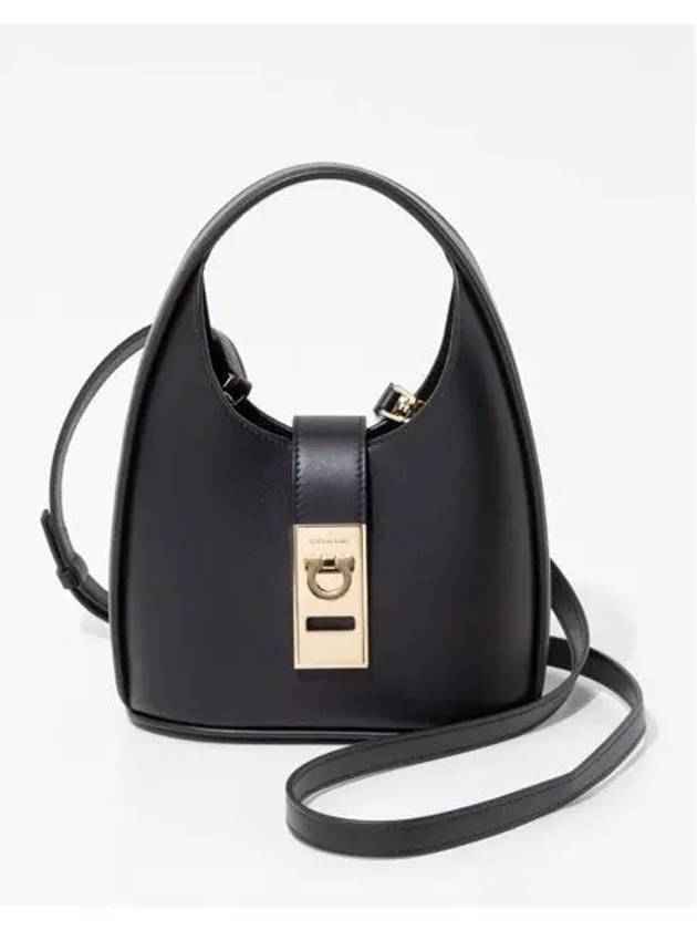 페라가모 간치니 버클 미니 호보백 213978 001