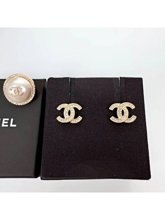 샤넬 CC 로고 크리스탈 골드 클래식 미니 이어링 ABE100