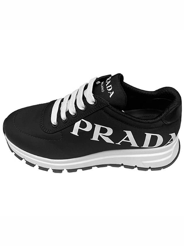 프라다 로고 프린트 리나일론 로우탑 스니커즈 네로 여성 슈즈 1E552L 2OGE F0002 TJ