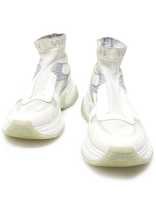 1A5UG5 화이트 모노그램 캔버스 테니스 부츠 런 어웨이 펄스 남성 스니커즈 10