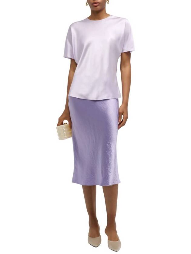 스위트피 바이어스 새틴 티셔츠 Bias Satin Tee In Sweet Pea