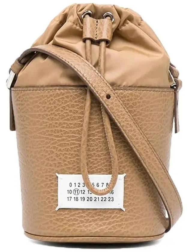 메종마르지엘라 5AC 마이크로 넘버 로고 버킷 백 카멜브라운