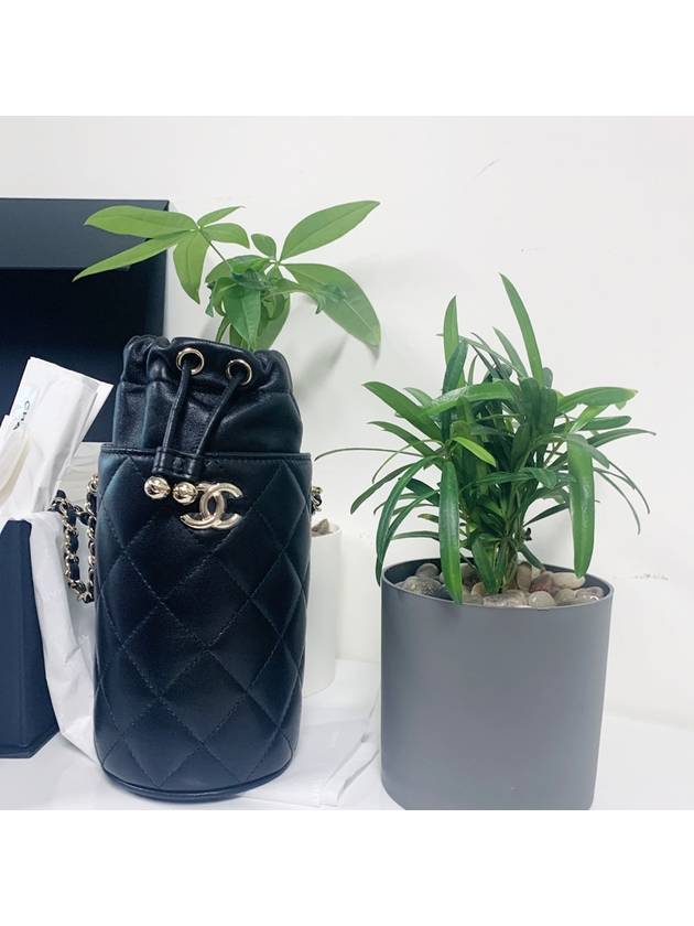 샤넬 드로스트링 미니 버킷백 AP2259