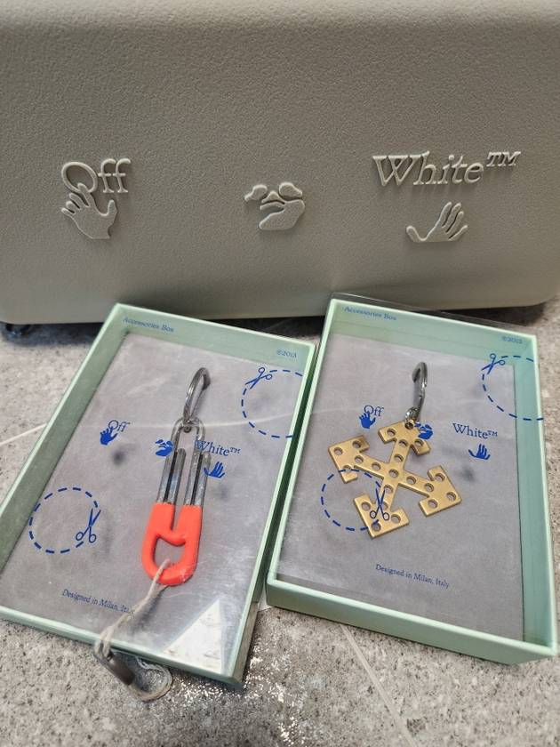 off white charm keyring 오프화이트