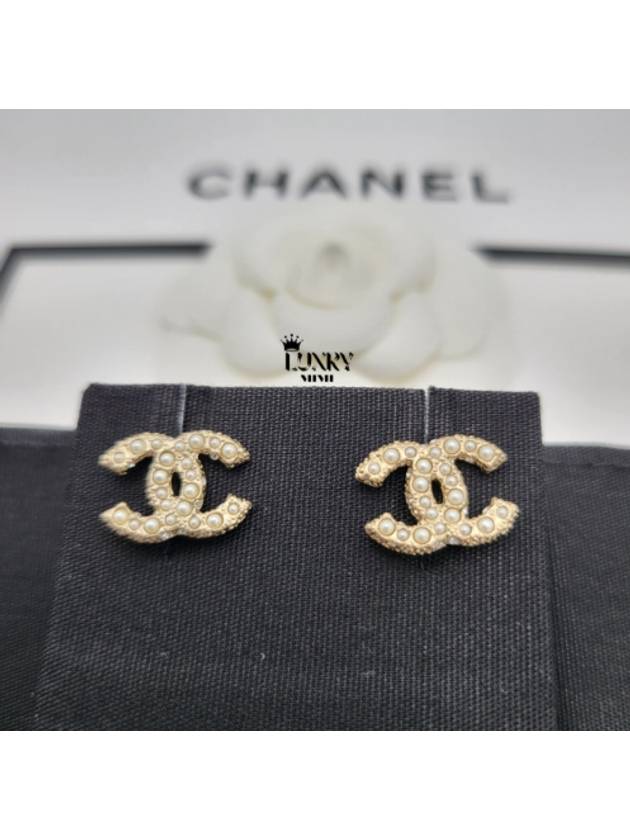샤넬 클래식 CC로고 진주 귀걸이 이어링 골드 A64766
